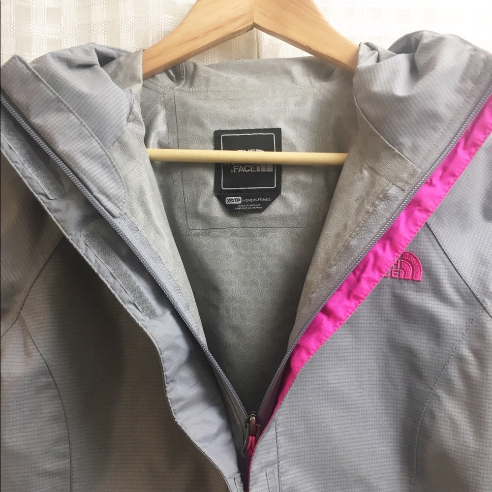 NORTH FACE Rain Jacket - Picture 4 of 7